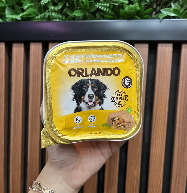 ووم سگ اورلاندو طعم مرغ و هویج و نودل ۳۰۰ گرم Orlando schlemmerkern pastete